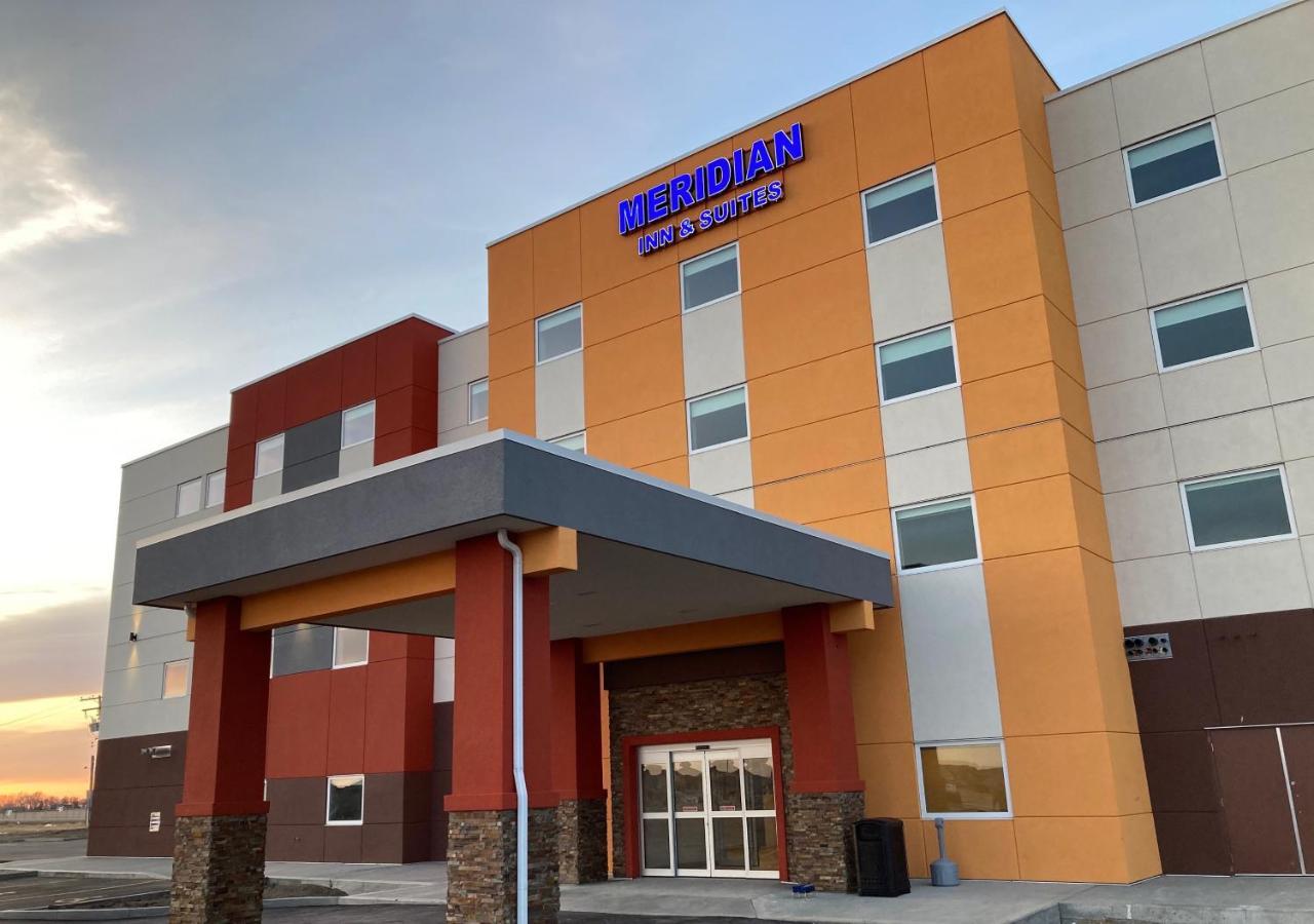 Meridian Inn & Suites Regina Airport Exterior foto