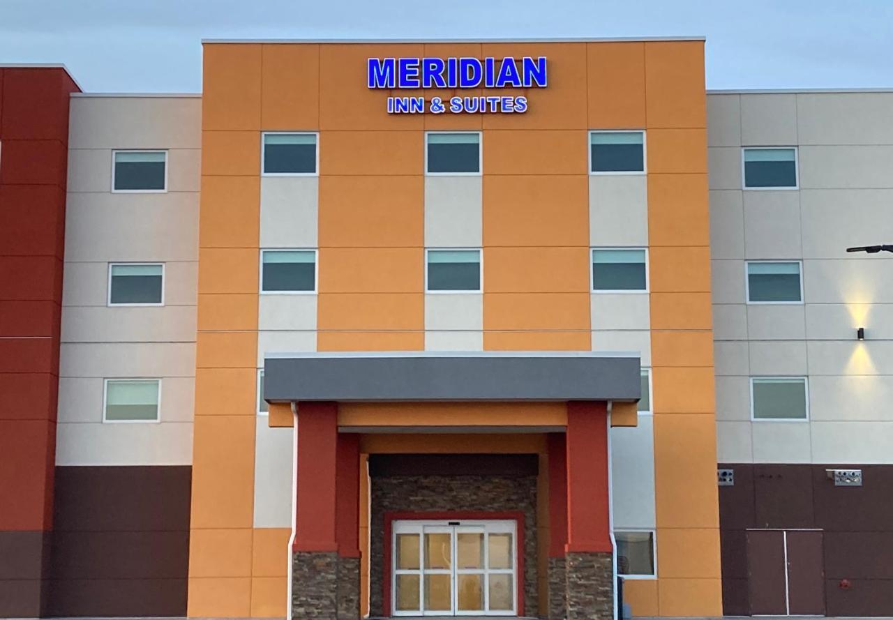 Meridian Inn & Suites Regina Airport Exterior foto