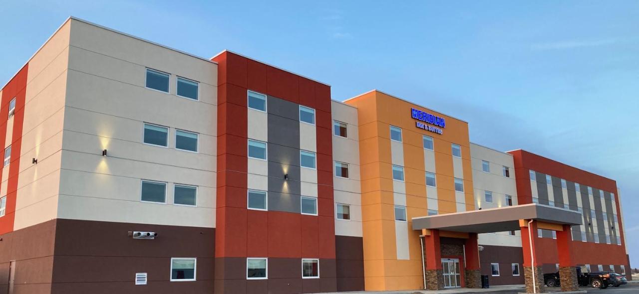 Meridian Inn & Suites Regina Airport Exterior foto