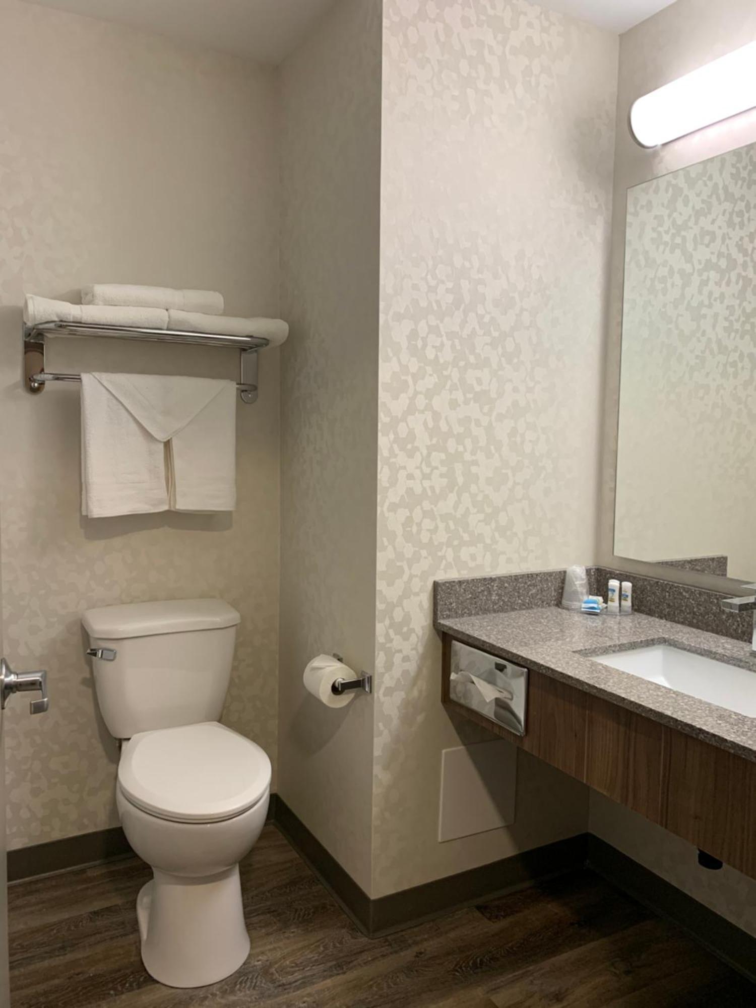 Meridian Inn & Suites Regina Airport Cameră foto